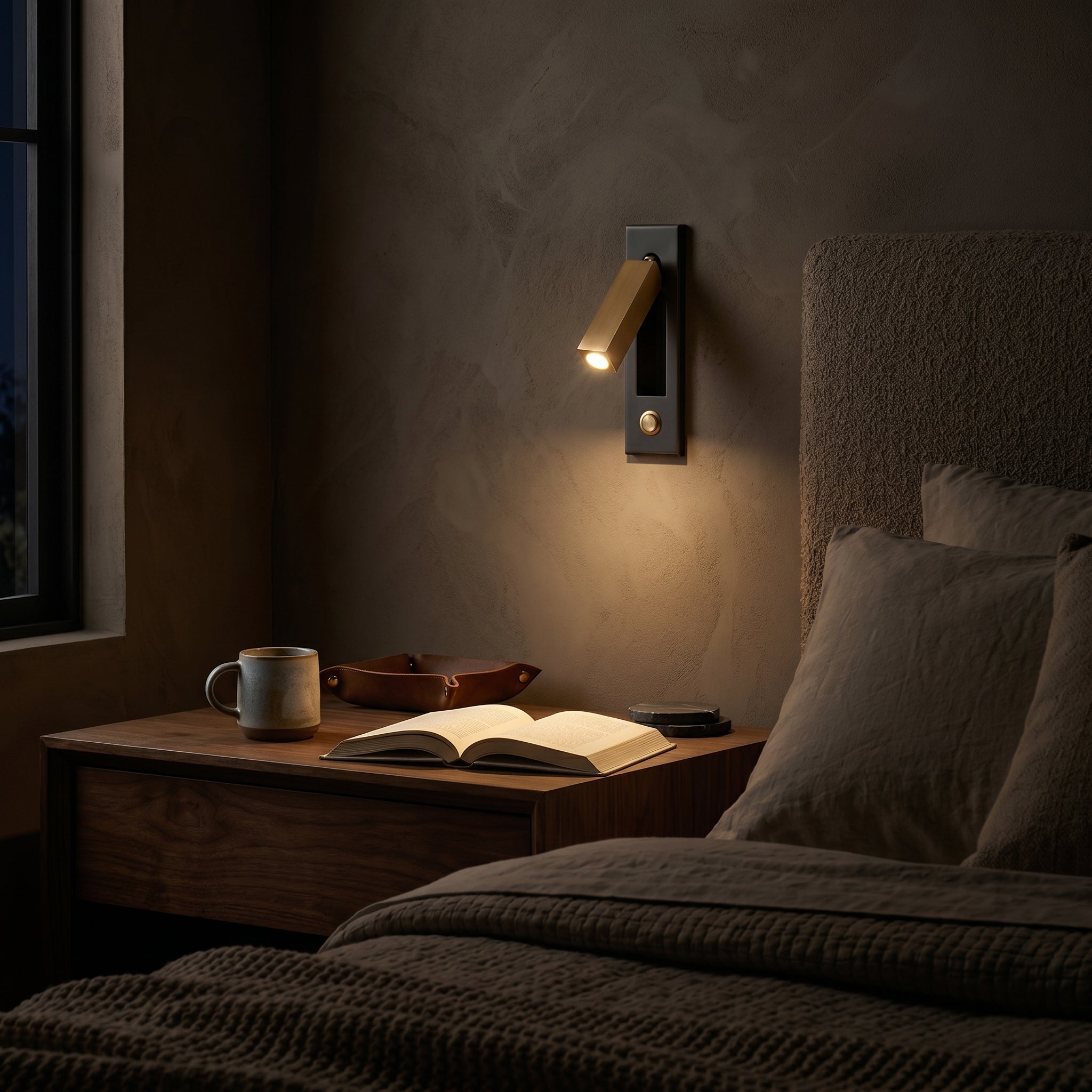 Wren Pull Out Bedside Wall Sconce