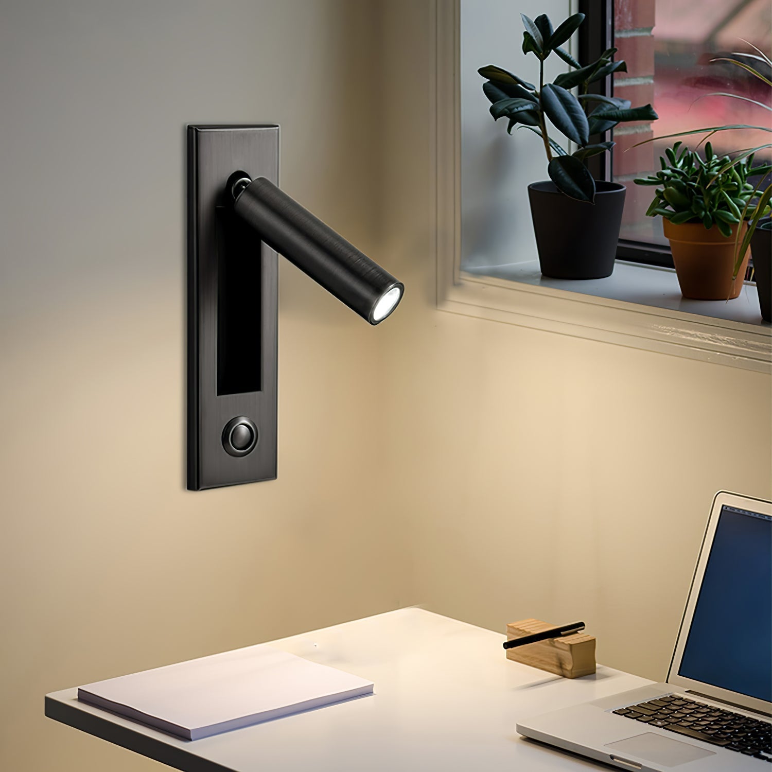 Wren Pull Out Bedside Wall Sconce